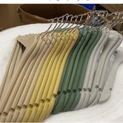 Eco-Friendly Recycled Plastic Clothes Hanger for Wholesale