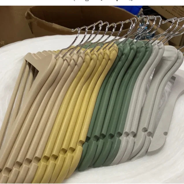 Eco-Friendly Recycled Plastic Clothes Hanger for Wholesale